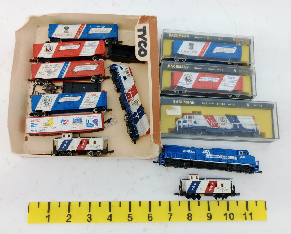 ASSORTED BACHMANN N SCALE BICENTENNIAL BOX CARS, LOCOS & CABOOSES  INV 263331902