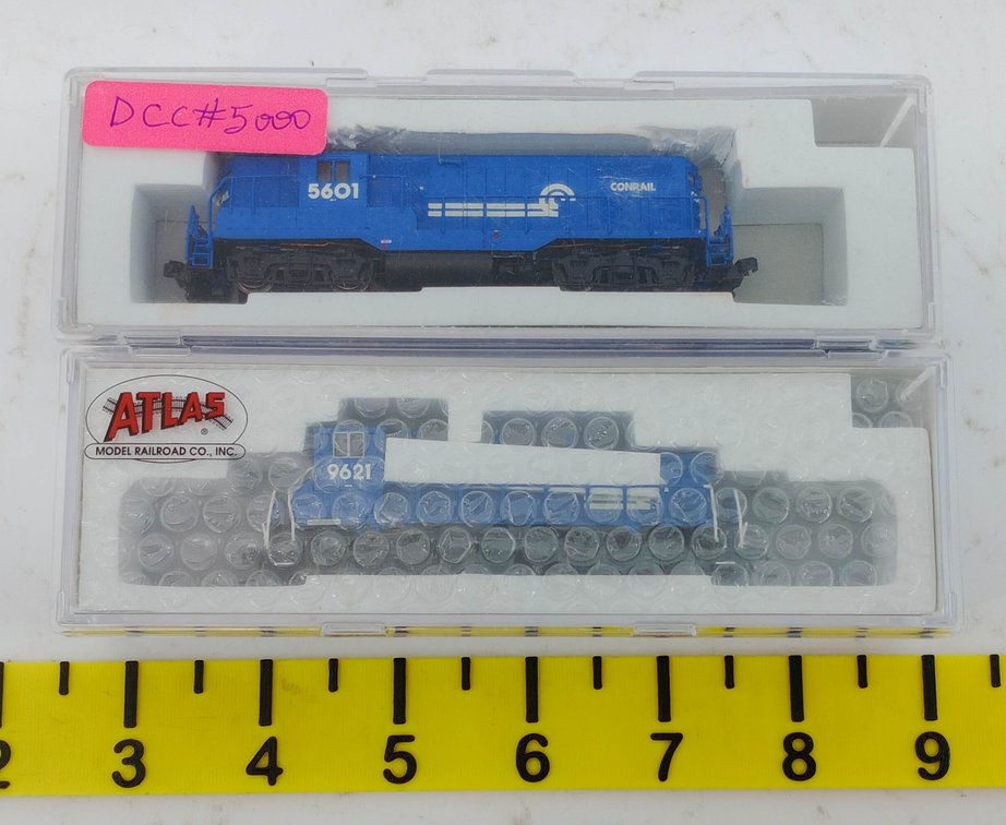 2 ATLAS N SCALE CONRAIL GP-7 5601 & MP15DC 9621 LOCOMOTIVES, 2 OBS  INV 263331909