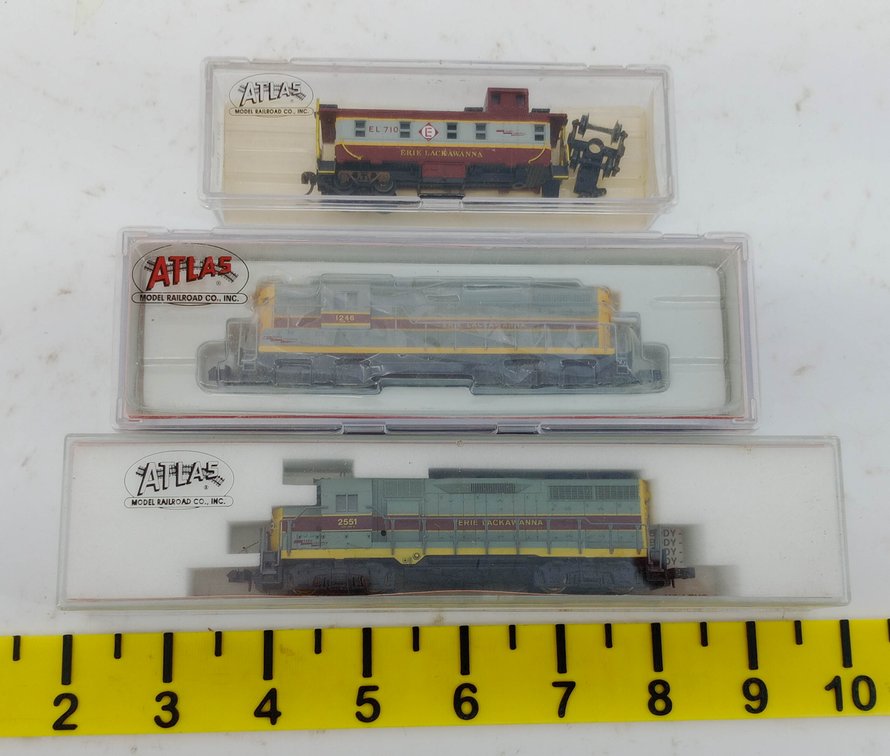 3 ATLAS N SCALE ERIE LACKAWANNA GP-7, GP35 & CABOOSE, 3 OBS  INV 263331910