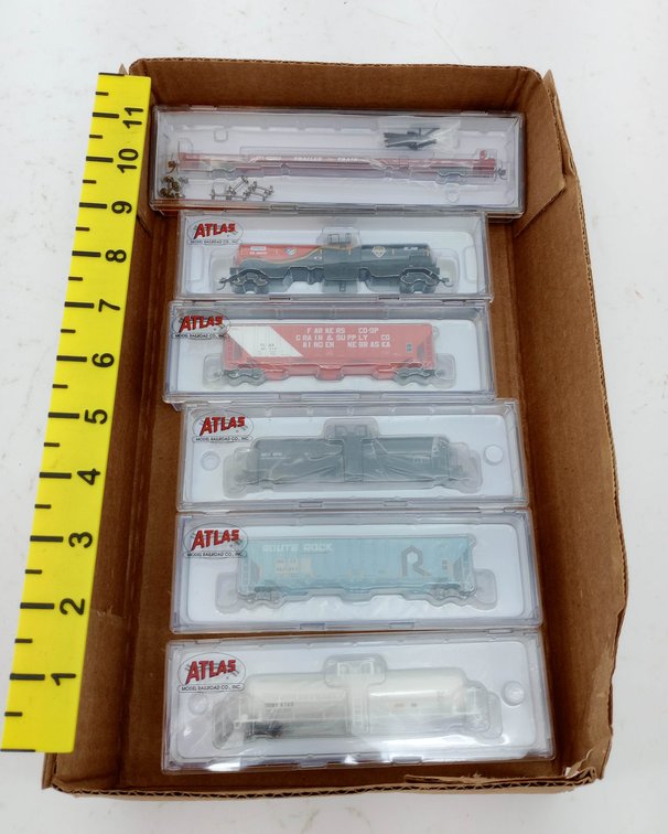 6 ATLAS N SCALE FREIGHT CARS INCL ROUTE ROCK & FARMERS CO-OP HOPPERS, 6 OBS  INV 263331932