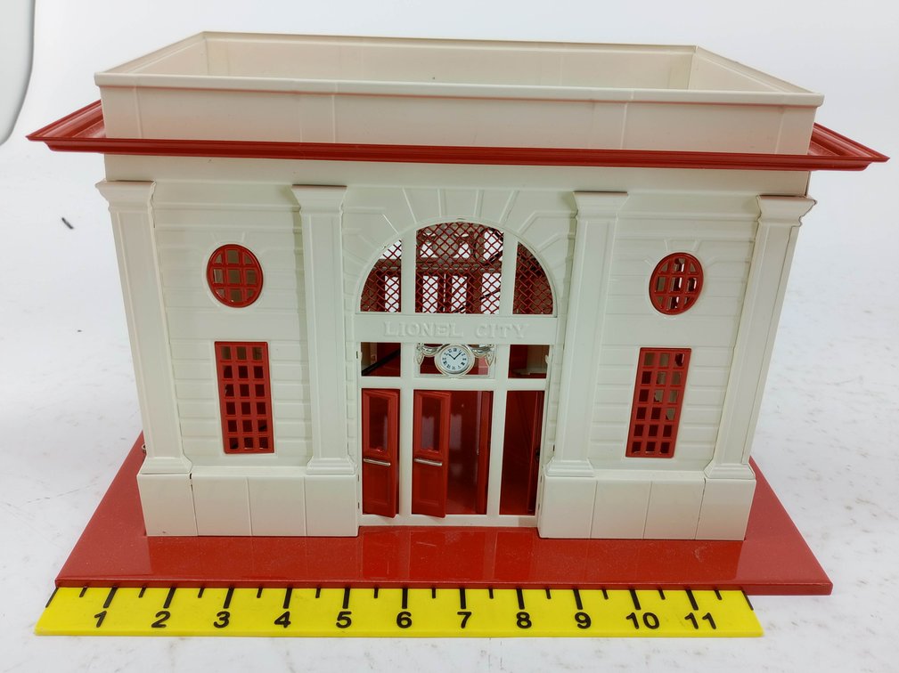 LIONEL CLASSICS STANDARD GAUGE LIONEL CITY STATION BUILDING, RED & WHITE, OB  INV 263390072
