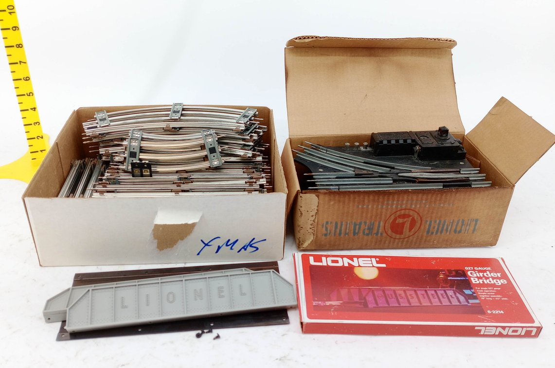 32-10" & 6-5" STRAIGHT, 7 & 4 PCS CURVED LIONEL 0-27 TRACK PLUS BRIDGE & RH SWITCH  INV 263390173