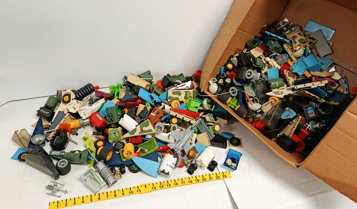 LARGE BOX ASSORTED MILITARY & SPACE BUILDING TOY PARTS CAMO PANELS WHEELS FIGURES JET NNC  INV 260740134
