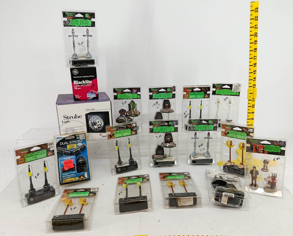 ASSORTED LEMAX SPOOKY TOWN LIGHTED HALLOWEEN ACCESSORIES LAMPS GHOSTS TOMBSTONES FIGURES STROBE LIGHTS SOME OBS  INV 260740144
