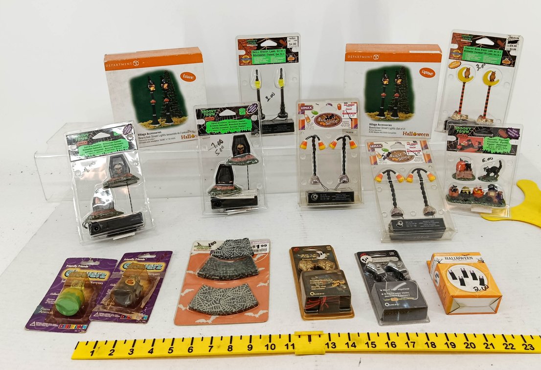 ASSORTED LEMAX SPOOKY TOWN & DEPARTMENT 56 HALLOWEEN VILLAGE LIGHTED ACCESSORIES STREET LAMPS SOME OBS  INV 260740146