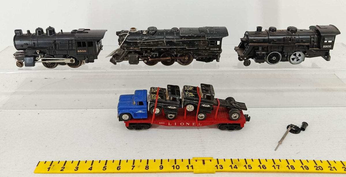 3 LIONEL 8500, 2025 & 8902 STEAM LOCOMOTIVES & 6802 FLATCAR W/ CHEVROLET TRUCKS  INV 260740154