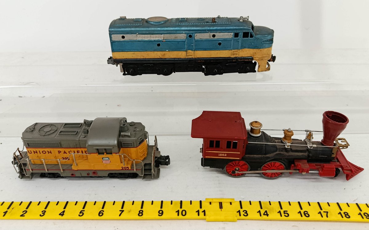 3 LIONEL/OTHER TRAIN LOCOMOTIVES: UNION PACIFIC 205 SWITCHER, 1862 STEAM & BLUE/YELLOW DIESEL  INV 260740155