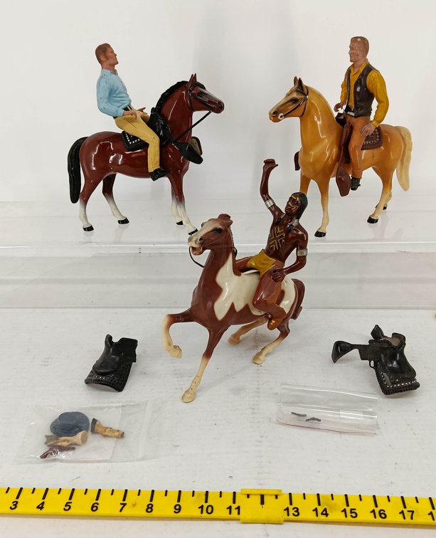 3 PLASTIC WESTERN COWBOY & INDIAN FIGURES ON HORSES WITH SADDLES & ACCESSORIES  INV 260900951