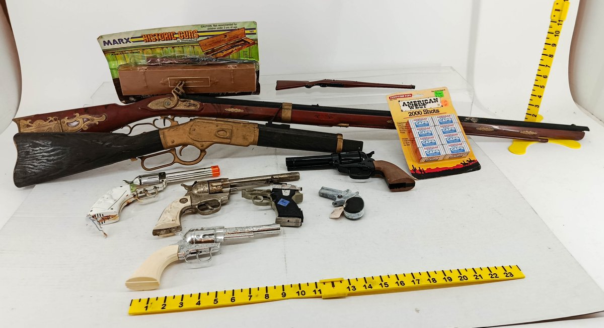ASSORTED TOY CAP GUNS & RIFLES MARX HISTORIC GUNS MINIATURE SET & AMERICAN WEST CAPS  INV 260900963