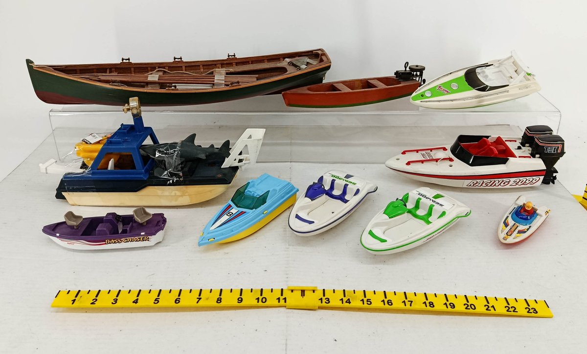 10 ASSORTED TOY BOATS WOODEN ROWBOAT SEA-DOO RACING 2099 BASS CHASER & SHARK BOAT  INV 260900969