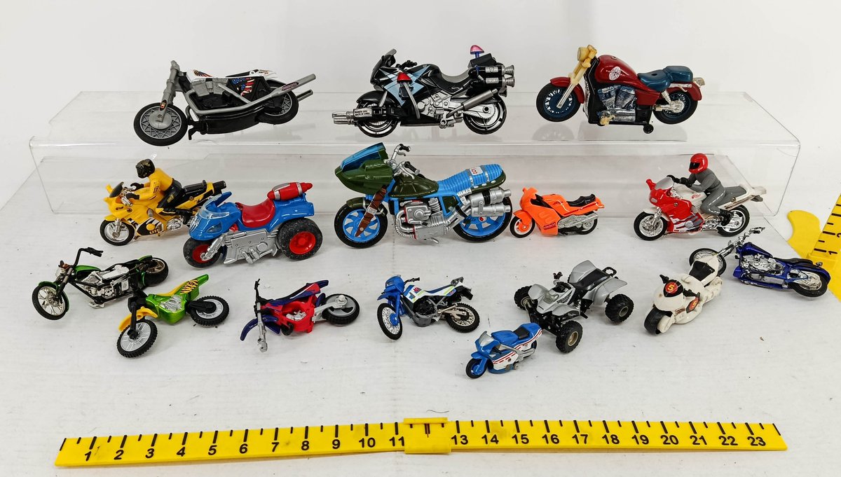 15+ ASSORTED TOY MOTORCYCLES HOT WHEELS BANDAI SPIDER-MAN STUNT CYCLE & OTHER BRANDS 4 FIGURES  INV 260900975