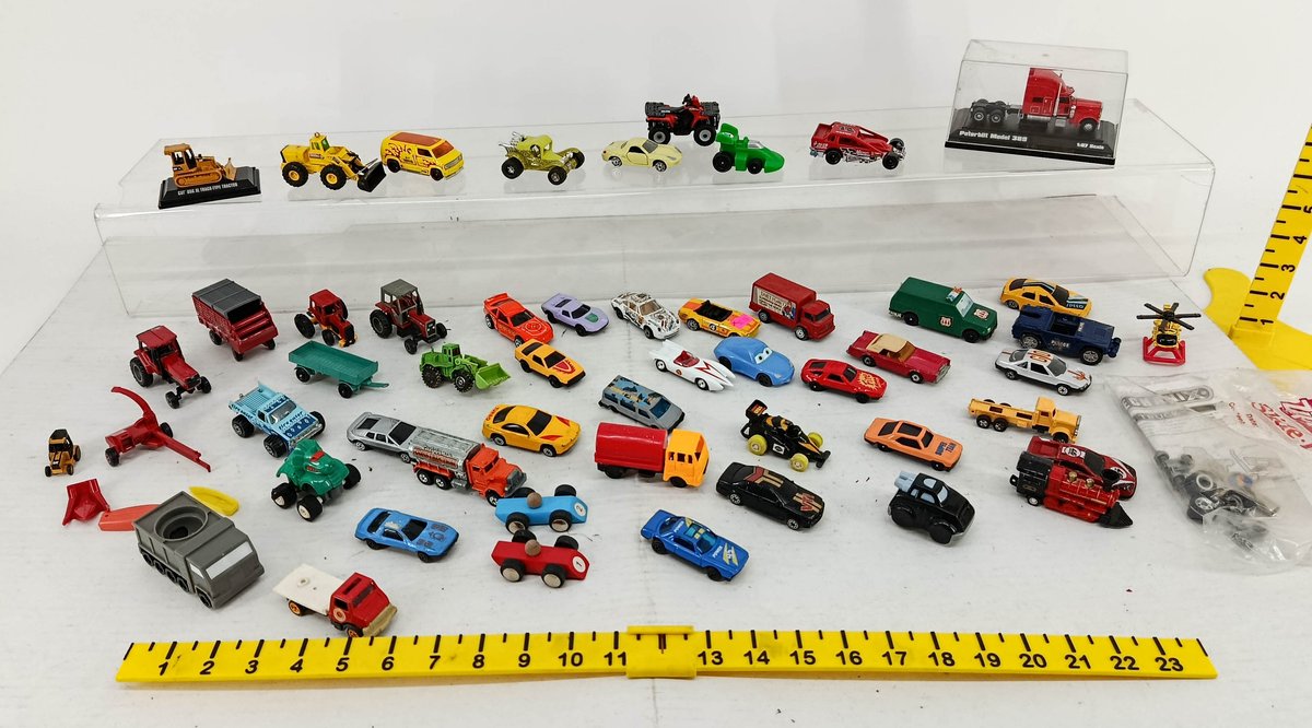 ASSORTED DIE-CAST & PLASTIC TOY VEHICLES TRACTORS CARS TRUCKS CAT D5G PETERBILT 389 MECHANIX TRUCK PARTS NNC SOME OBS  INV 260900981