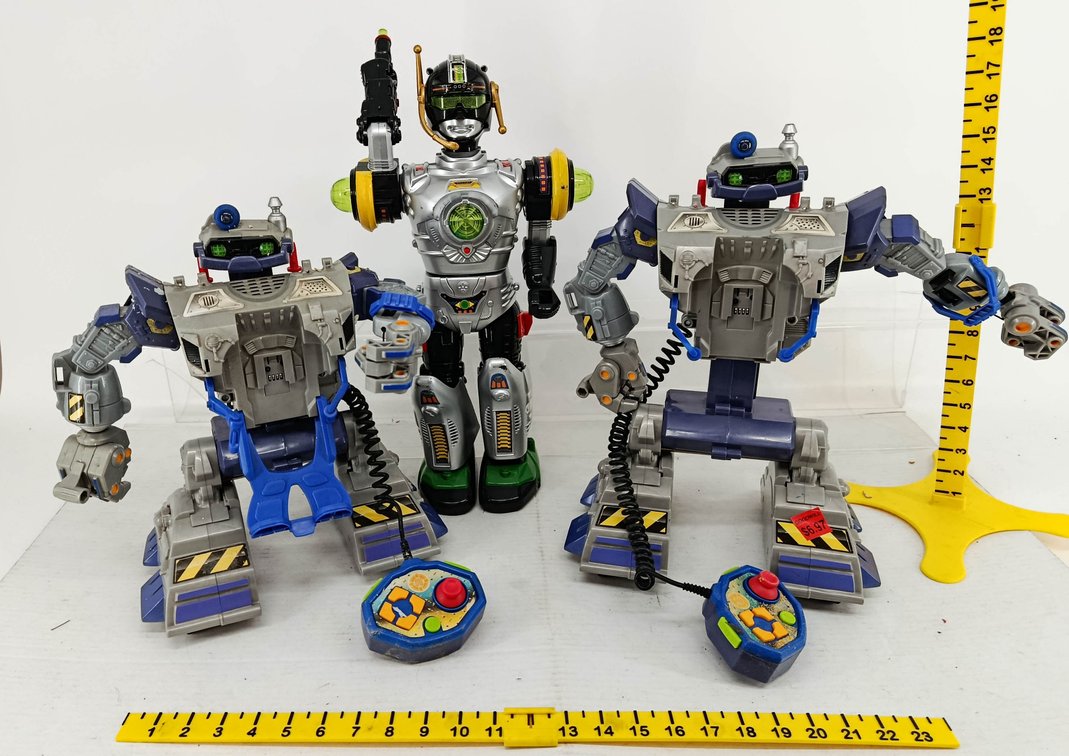 3 TOY ROBOTS 2 BLUE & GRAY WIRED REMOTE CONTROL ROBOTS & SILVER BLACK ROBOT WITH BLASTER ARM  INV 260900989