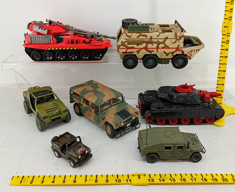 7 MILITARY TOY VEHICLES MARAUDERS TANK APC HUMVEES JEEPS & BLACK RED TANK  INV 260900997