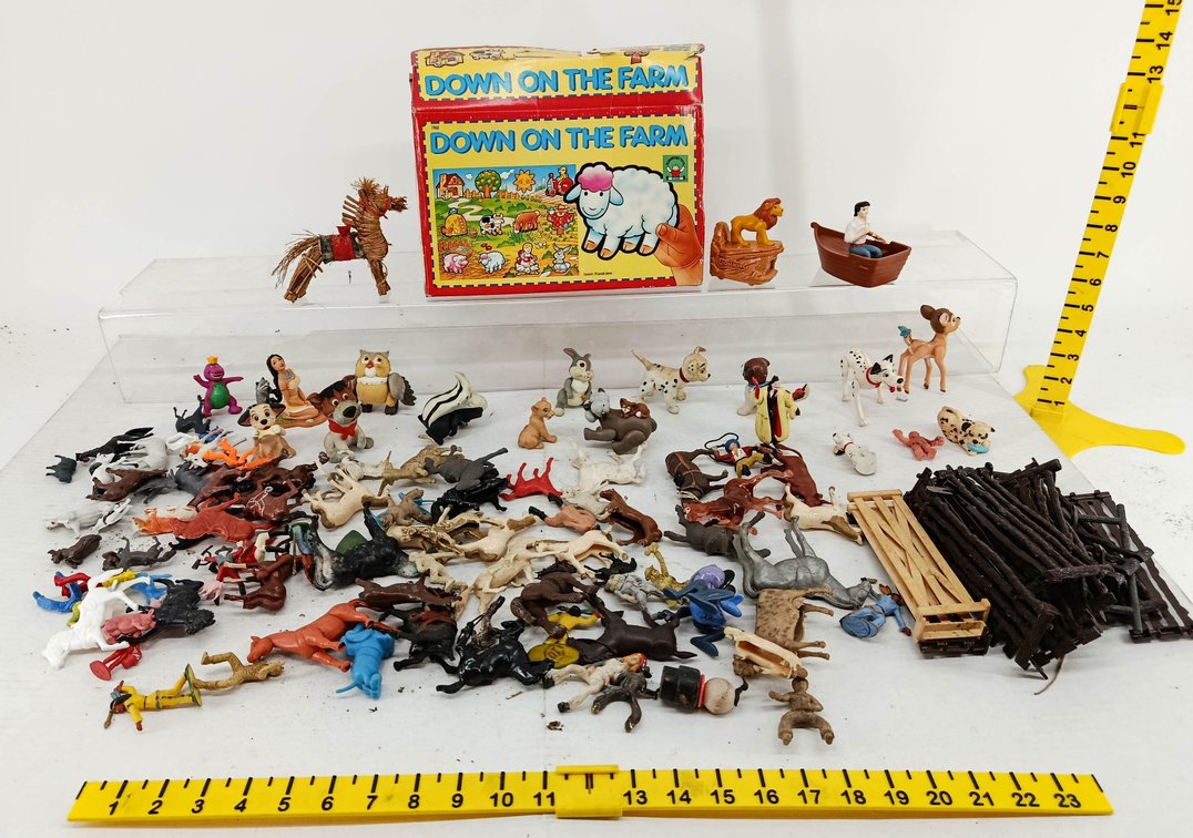 ASSORTED PLASTIC & METAL ANIMAL FIGURES DISNEY LION KING 101 DALMATIANS BAMBI FENCES & DOWN ON THE FARM PUZZLE OB  INV 260901001