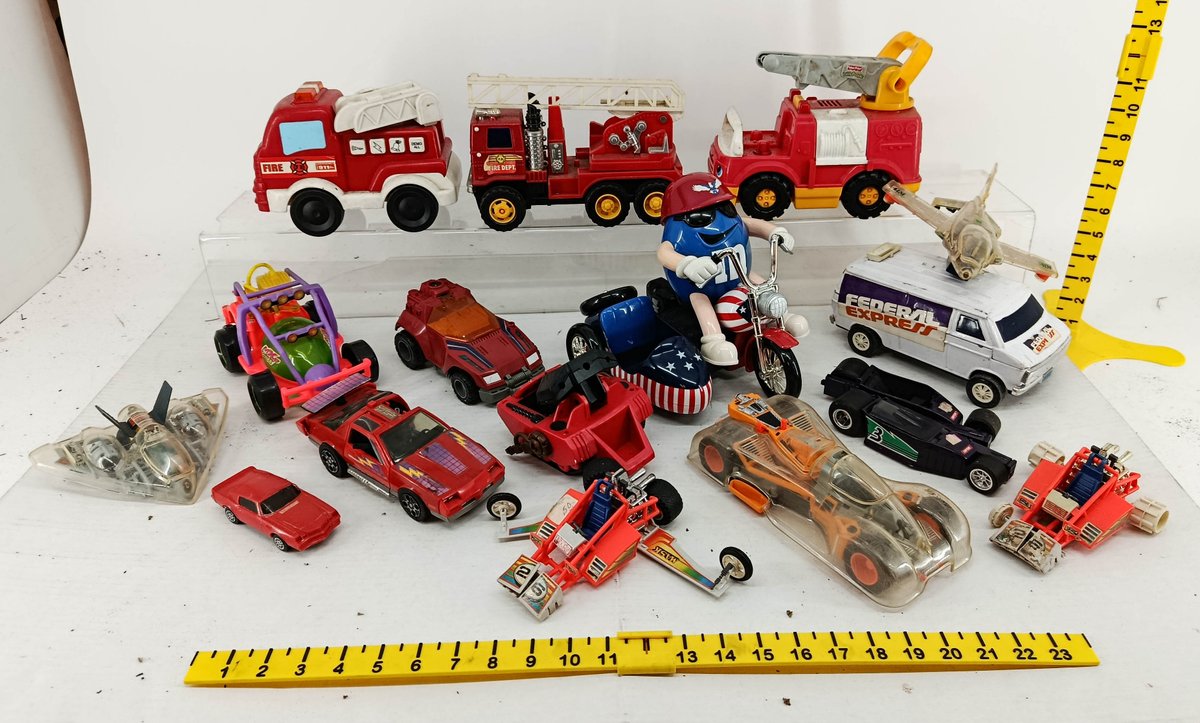 ASSORTED TOY VEHICLES FIRE TRUCKS FEDERAL EXPRESS VAN M&M'S MOTORCYCLE MASK RACERS FISHER-PRICE & OTHERS  INV 260901002