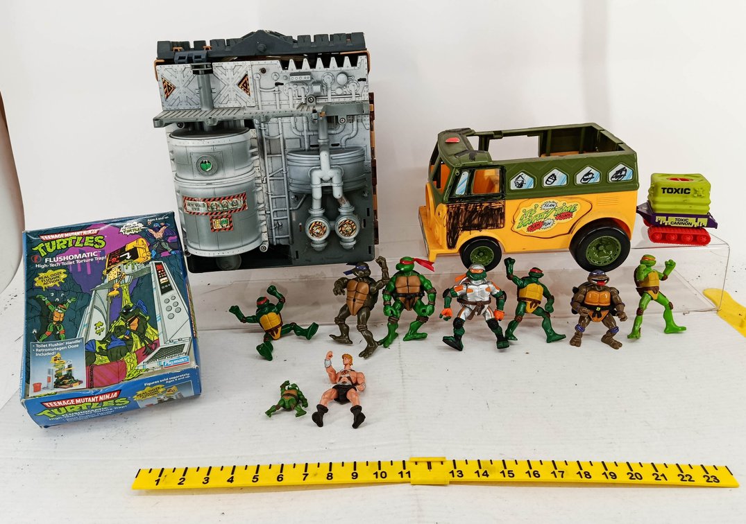 ASSORTED TMNT ACTION FIGURES PLAYMATES PARTY WAGON SEWER PLAYSET FLUSHOMATIC & HE-MAN FIGURE SOME OBS  INV 260901006