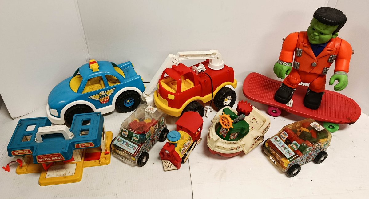 FISHER-PRICE LITTLE MART CIRCUS TRAIN BOAT BUS 'N' BLOCKS 2 PLASTIC POLICE CAR FIRE TRUCK & FRANKENSTEIN SKATEBOARD TOY  INV 260901015