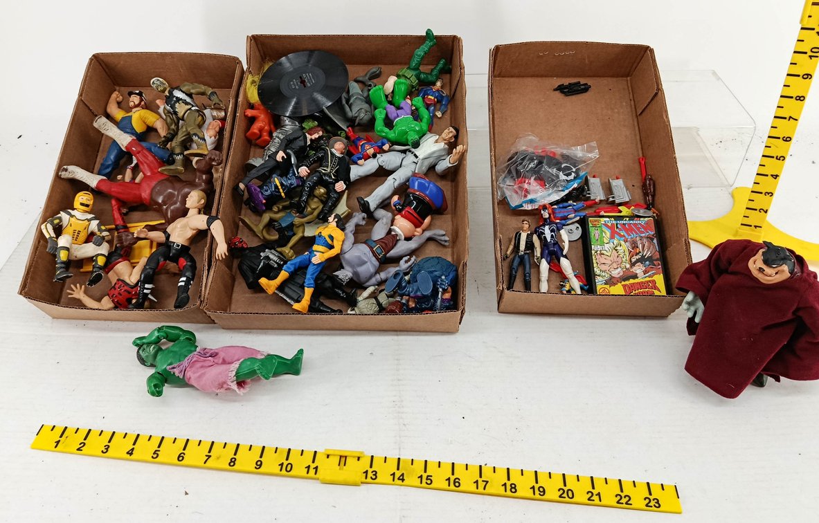 ASSORTED ACTION FIGURES WRESTLERS SUPERMAN HULK X-MEN COMIC STAR WARS TROLL GARGOYLES & MORE  INV 260901028
