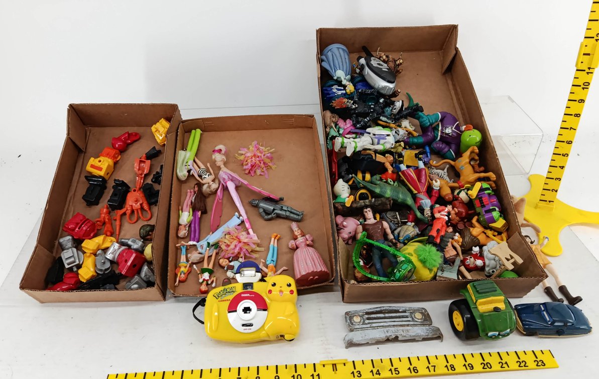 ASSORTED TOYS ACTION FIGURES DOLLS POKEMON CAMERA TIGER BUZZ LIGHTYEAR HELLO KITTY DINOSAURS & MORE 3 BOXES  INV 260901031