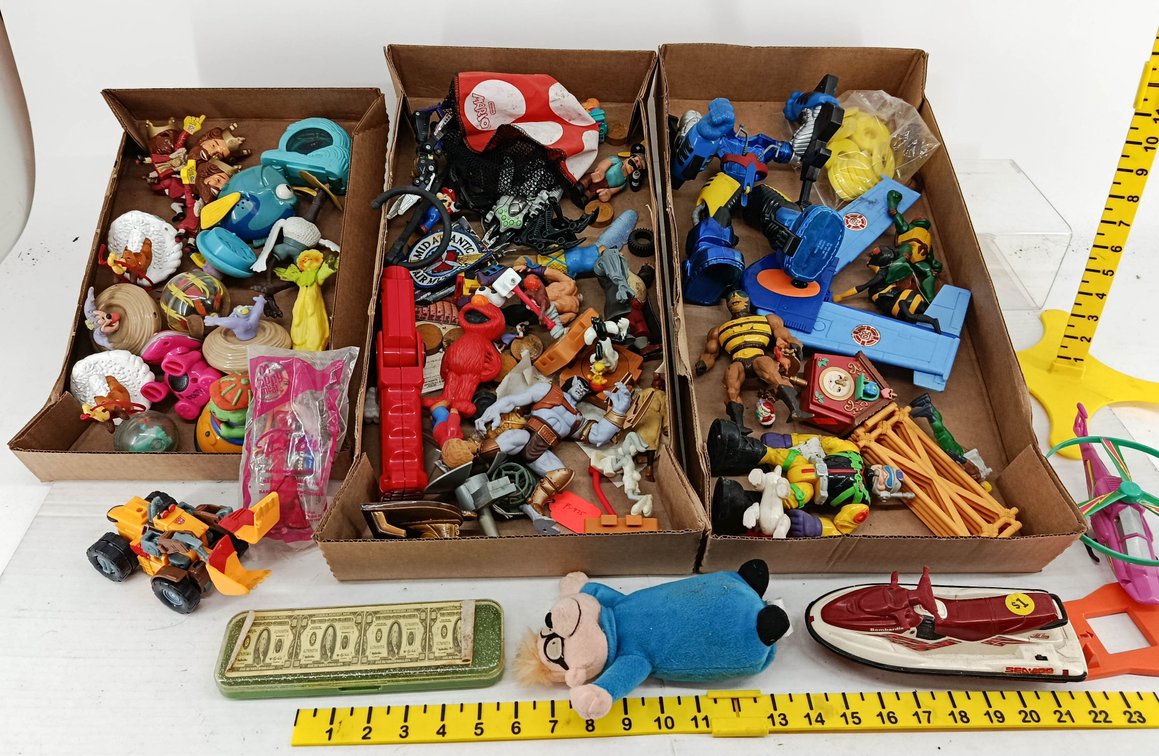ASSORTED TOYS ACTION FIGURES FAST FOOD PREMIUMS SEA-DOO JET SKI TRANSFORMERS STYLE VEHICLE & PLUSH SOME OBS  INV 260901033