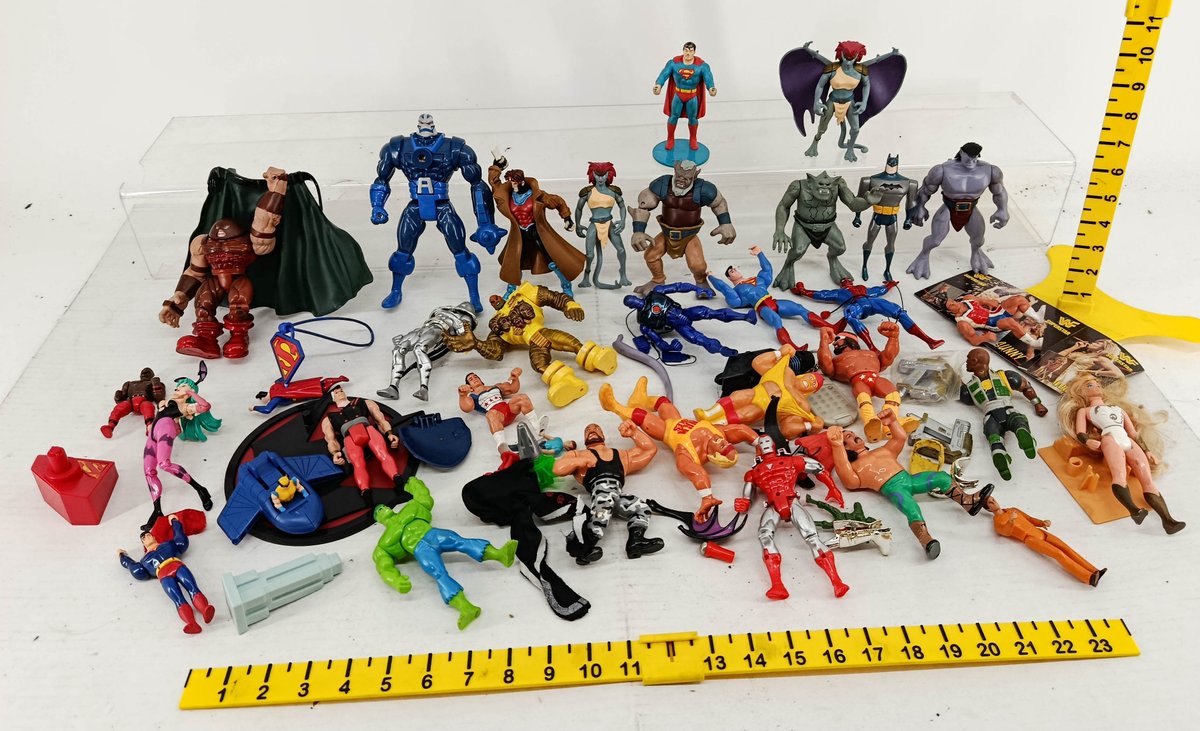ASSORTED ACTION FIGURES SUPERMAN BATMAN SPIDER-MAN GARGOYLES X-MEN APOCALYPSE JUGGERNAUT WWF WRESTLERS & ACCESSORIES  INV 260901034