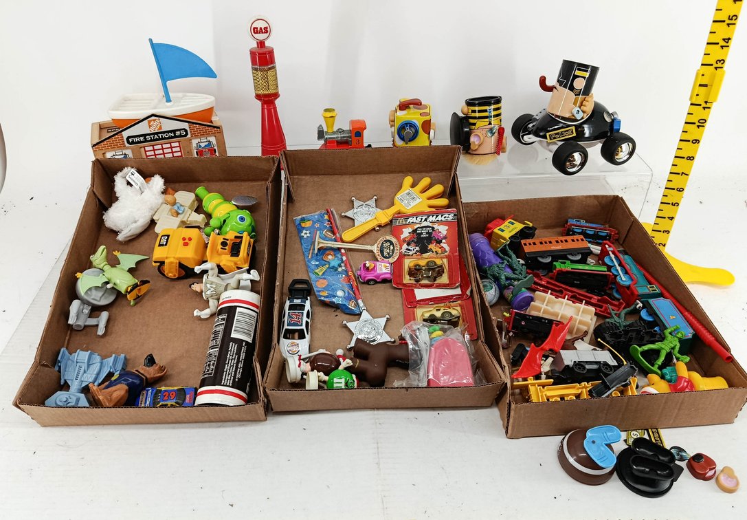 ASSORTED TOYS THOMAS & FRIENDS TRAINS FAST MACS HOME DEPOT FIRE STATION CAT ARMY MEN FAST FOOD TOYS & MORE  INV 260901035