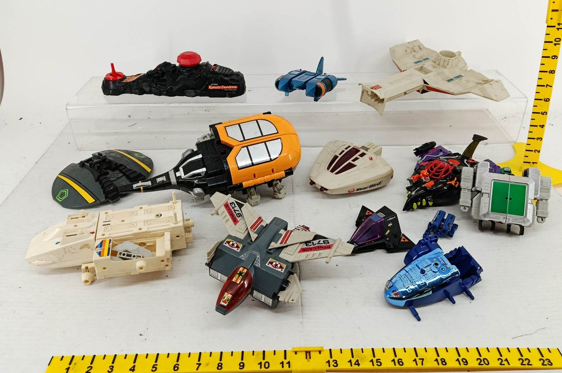 ASSORTED TOY SPACECRAFT & TRANSFORMING VEHICLES STAR BIRD RENEGADE 9713 ELECTRONIC KARATE FIGHTERS  INV 260901040
