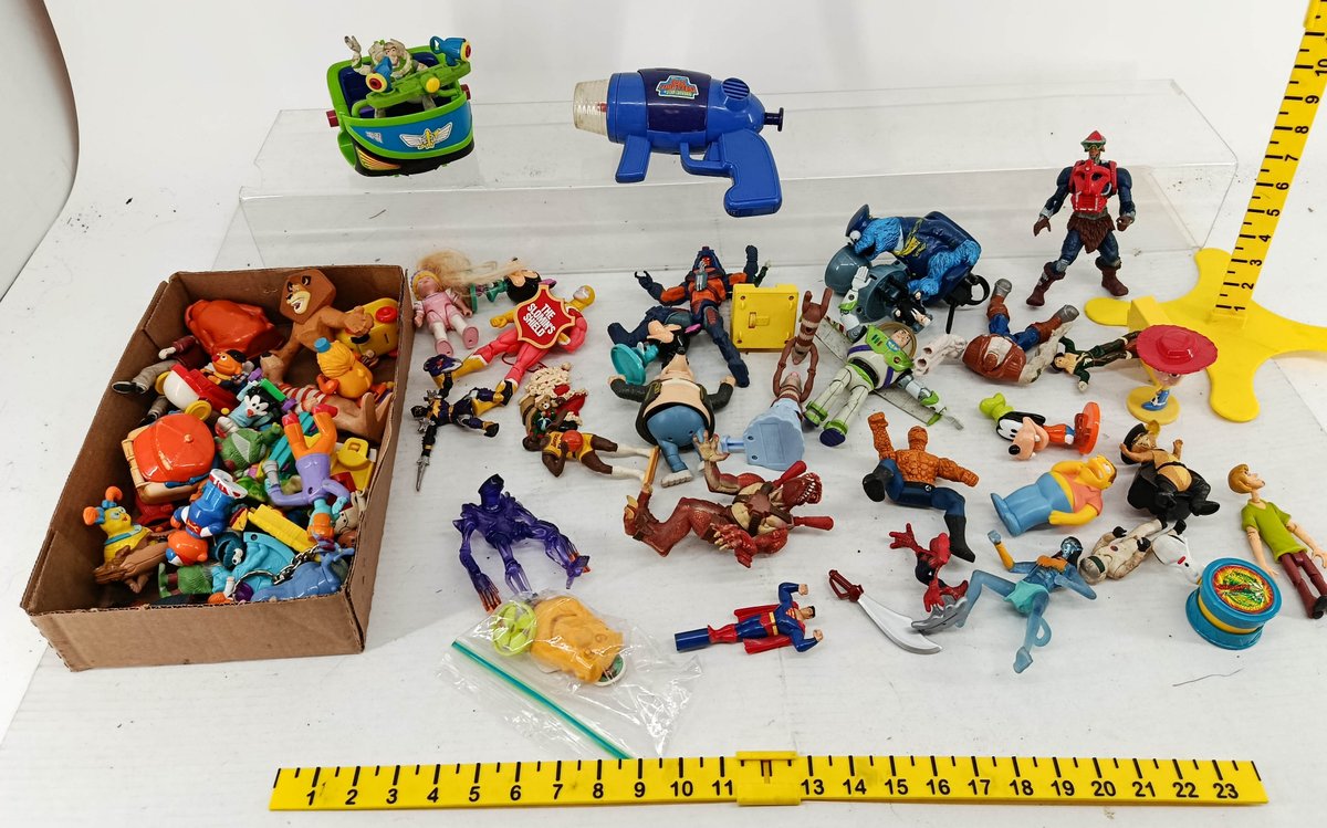 ASSORTED TOY FIGURES BUZZ LIGHTYEAR RAY GUN & VEHICLE SPIDER-MAN SUPERMAN SCOOBY-DOO SIMPSONS FAST FOOD TOYS  INV 260901041