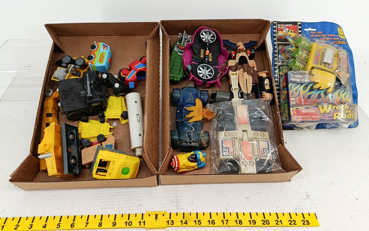 ASSORTED TOY VEHICLES MASK SCOOBY-DOO MYSTERY MACHINE WRECK EM RODS & CONSTRUCTION TOYS SOME OBS  INV 260901055
