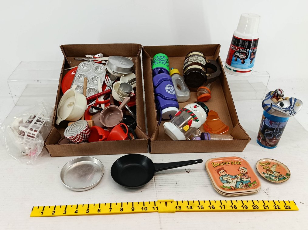 ASSORTED CHILDRENS TOY KITCHEN COOKWARE RAGGEDY ANN TIN PLATES KRAZY STRAW BOTTLE SNOWMAN & STAR WARS CUP  INV 260901058