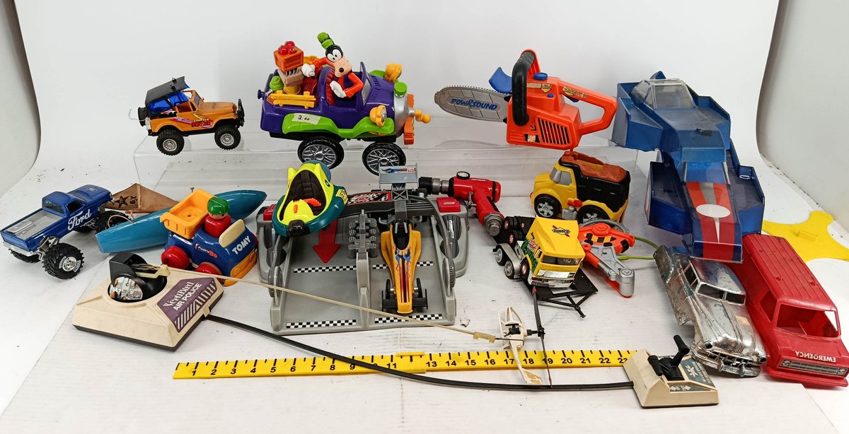 ASSORTED TOYS FORD MONSTER TRUCK CHOPPER FORCE JEEP GOOFY CAR POWRSOUND CHAINSAW VERTIBIRD AIR POLICE SUNOCO TRUCK & MORE  INV 260901067