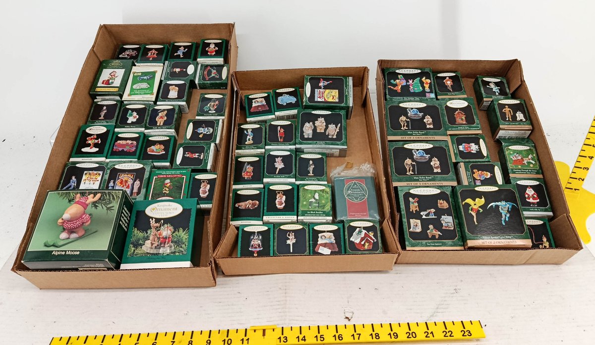 ASSORTED HALLMARK KEEPSAKE MINIATURE ORNAMENTS STAR WARS WINNIE THE POOH BATMAN & ROBIN SUPERMAN SOME OBS  INV 260901080