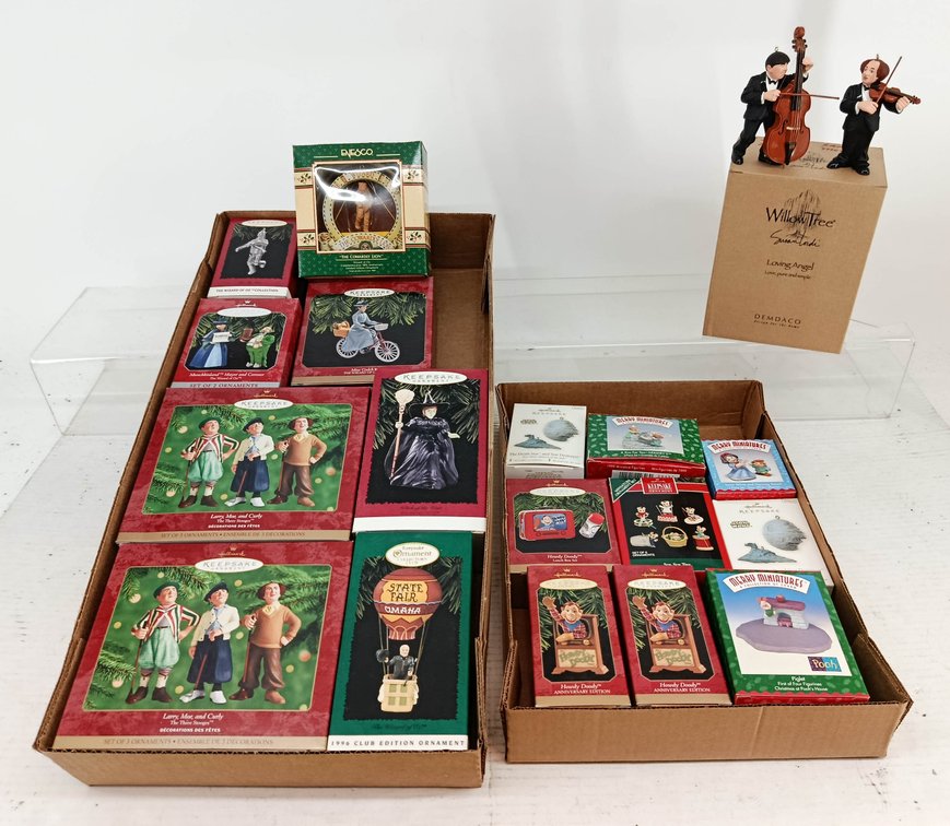 ASSORTED HALLMARK KEEPSAKE ORNAMENTS WIZARD OF OZ THREE STOOGES HOWDY DOODY STAR WARS ENESCO & WILLOW TREE SOME OBS  INV 260901084