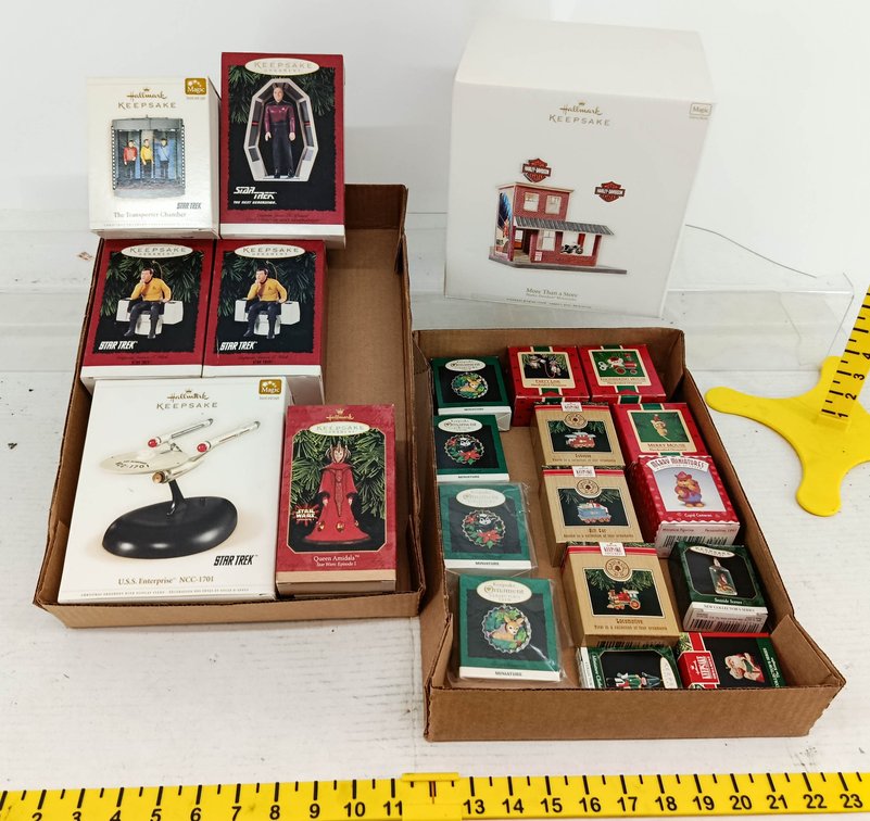ASSORTED HALLMARK KEEPSAKE ORNAMENTS STAR TREK STAR WARS HARLEY-DAVIDSON & MINIATURES SOME OBS  INV 260901085