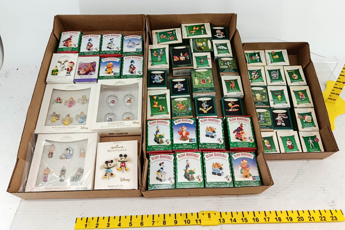 ASSORTED HALLMARK KEEPSAKE MINIATURE ORNAMENTS DISNEY PEANUTS LOONEY TUNES MERRY MINIATURES SOME OBS  INV 260901087