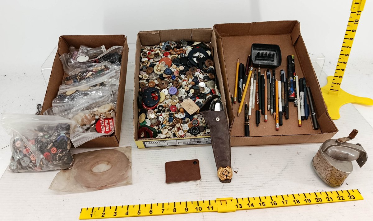ASSORTED BUTTONS & BUCKLES, PENS & PENCILS, PONDEROSA SHOOTING GROUNDS PIN, CRANK PENCIL SHARPENER & ASHTRAY  INV 260901095
