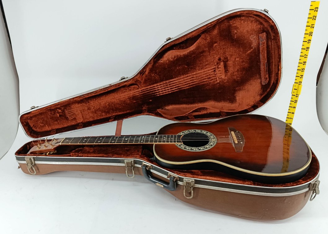 OVATION 6 STRING RH ACOUSTIC GUITAR W/ HARDCASE MODEL 1617-1 INV 262250028