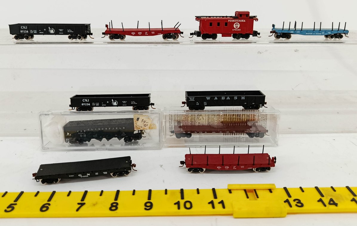 ASSORTED N SCALE FREIGHT CARS & PENNSYLVANIA CABOOSE, CNJ, WABASH, B&M, RDG  INV 262250032