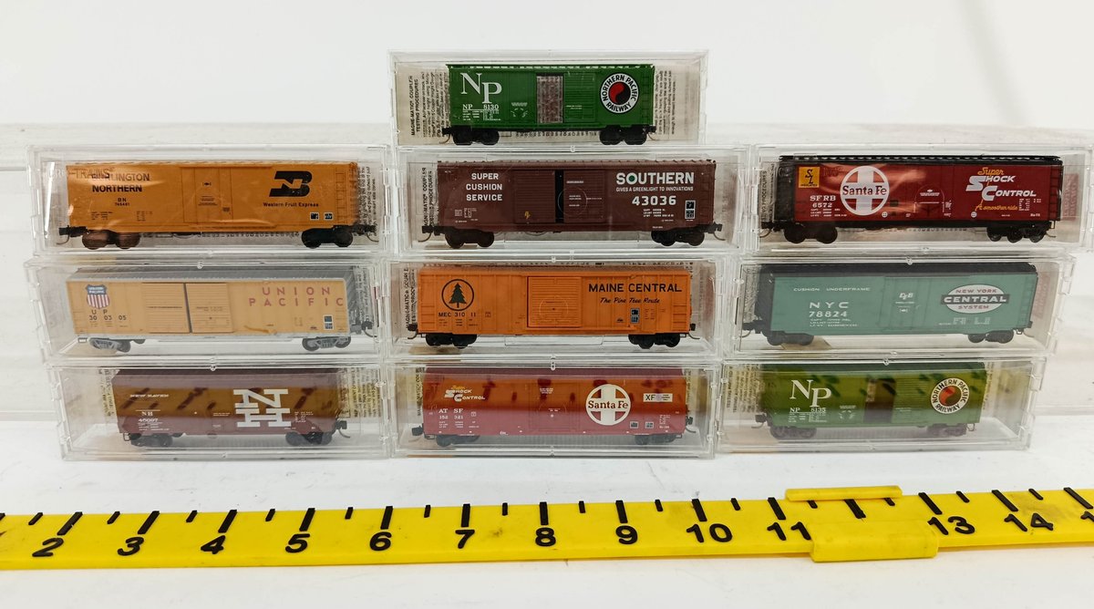 10 MICRO-TRAINS N SCALE BOXCARS NP, SANTA FE, NYC, UP, BN, SOUTHERN, MEC & NH, 10 OBS  INV 262250037