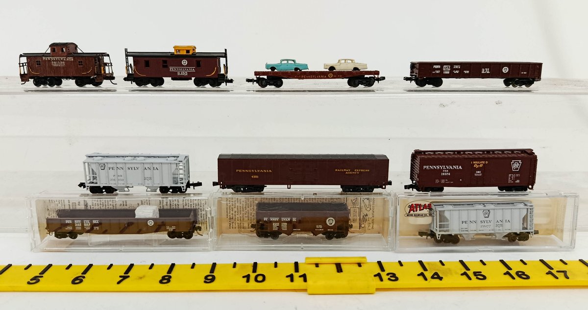 10 ASSORTED N GAUGE PENNSYLVANIA FREIGHT CARS & CABOOSES, SOME ATLAS OBS  INV 262250040