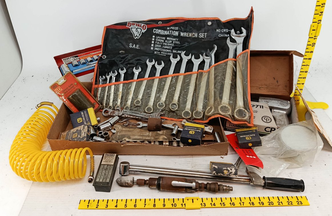 ASSORTED HAND TOOLS BUFFALO COMBINATION WRENCH SET CHICAGO PNEUMATIC CP711 AIR HAMMER MORSE RIDGID TORQUE WRENCH SOME OBS  INV 260901105