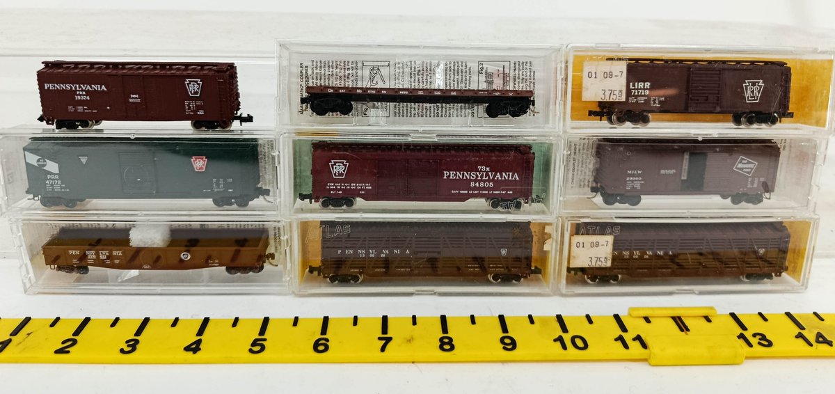 9 MICRO-TRAINS N SCALE PENNSYLVANIA PRR & LIRR & MILW & GREAT NORTHERN FREIGHT CARS, 9 OBS  INV 262250043
