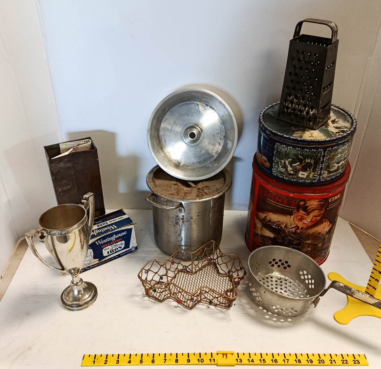 ASSORTED KITCHENWARE LIONEL & CURRIER IVES TINS, TROPHY CUP, STOCK POT, BRONCO GRATER, WESTINGHOUSE PLAY IRON OB  INV 260901110