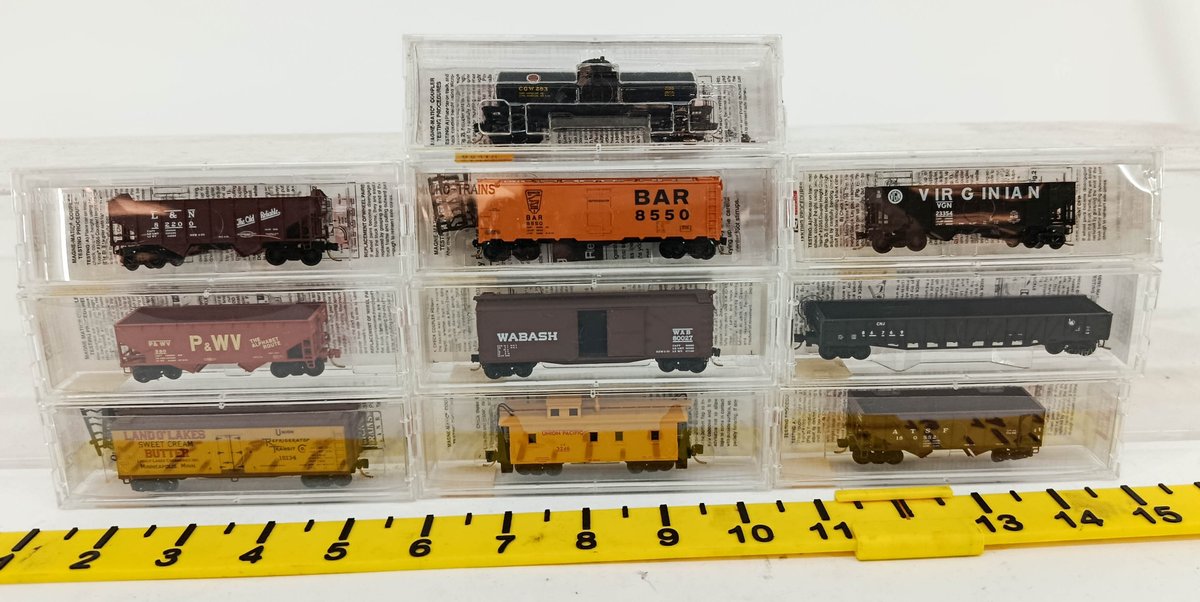 10 MICRO-TRAINS N SCALE ASSORTED FREIGHT CARS & CABOOSE, 10 OBS  INV 262250047