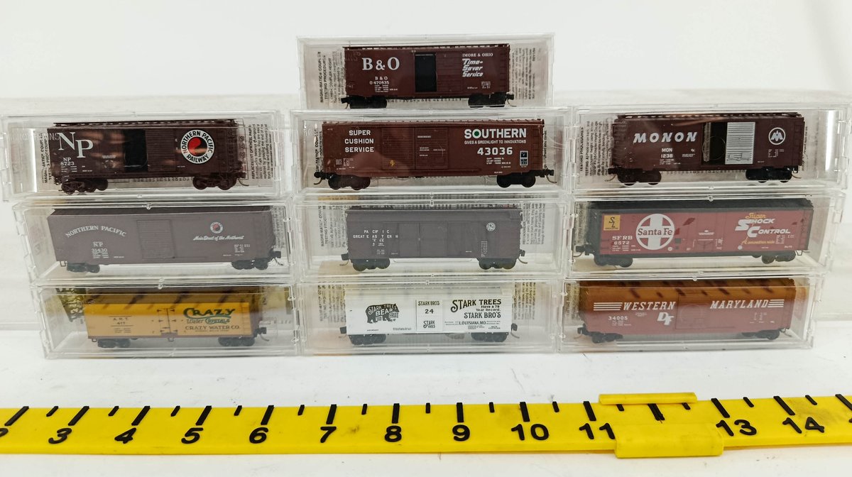 10 MICRO-TRAINS N SCALE ASSORTED BOXCARS & REEFERS B&O NP SOUTHERN SANTA FE, 10 OBS  INV 262250049