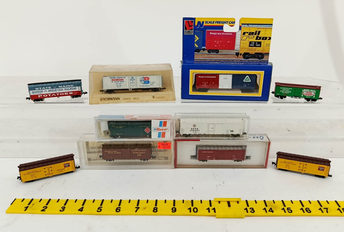 10 ASSORTED N GAUGE BACHMANN ROCO CON-COR LIFE-LIKE REEFERS & BOXCARS, SOME OBS  INV 262250064