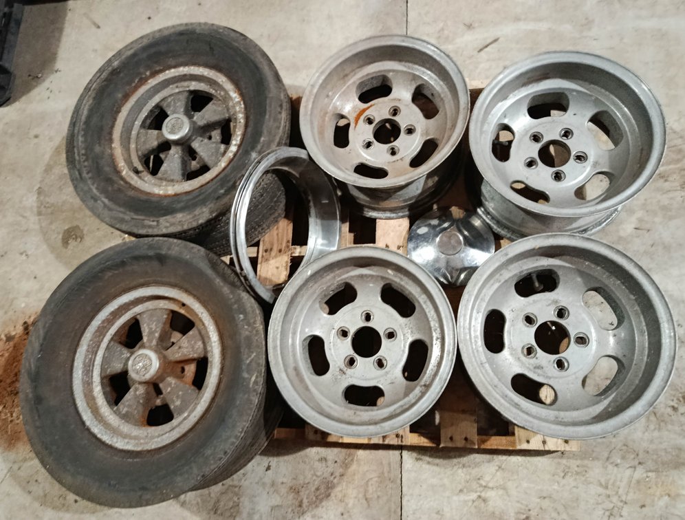 4 ALUMINUM 5-LUG SLOTTED MAG WHEELS & 2 CRAGAR G/T WHEELS WITH TIRES, TRIM RING & CENTER CAP  INV 260901138