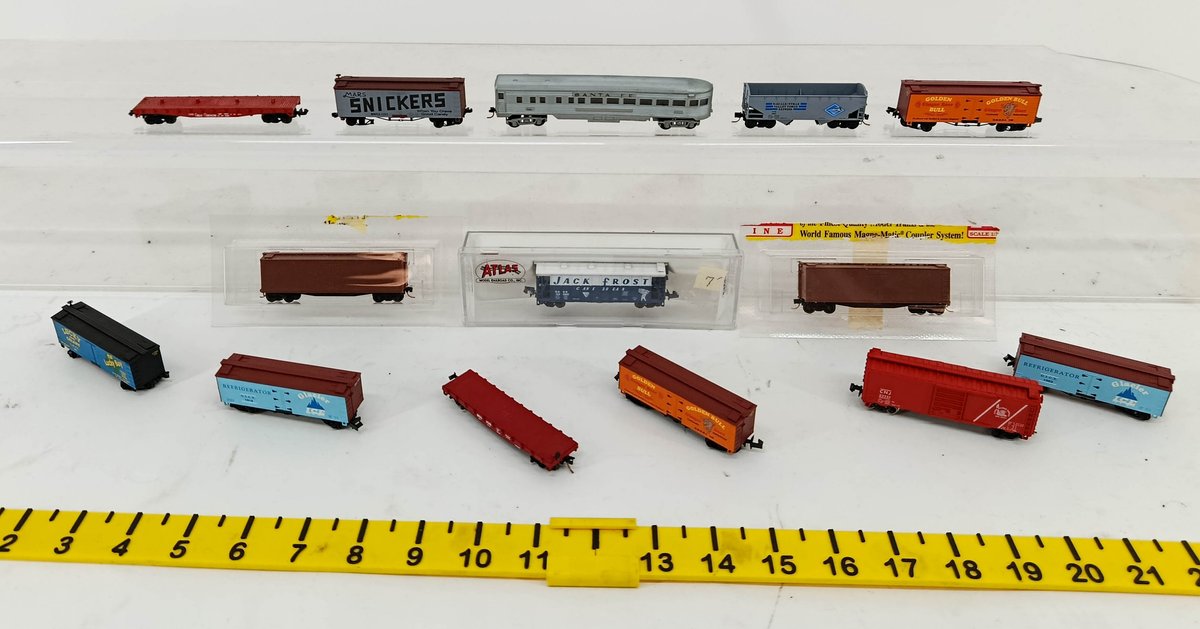 14 ASSORTED N SCALE FREIGHT CARS & SANTA FE PASSENGER CAR, ATLAS JACK FROST, SOME OBS  INV 262250090