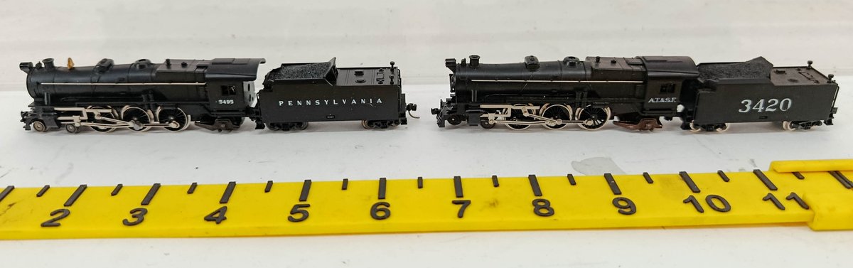 2 N SCALE 4-6-2 STEAM LOCOMOTIVES W/ TENDERS, PENNSYLVANIA 5495 & AT&SF 3420  INV 262250092